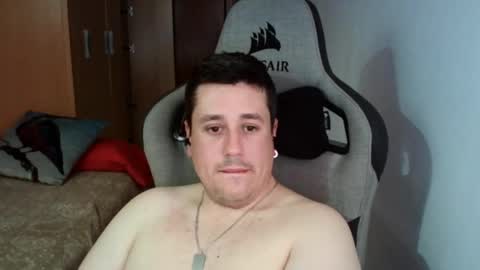 Snapshot of sergio95n chatting on 02.11.25 Pollos online show from 02.11.25