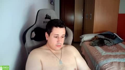 Snapshot of sergio95n chatting on 10.19.25 Pollos online show from 10.19.25
