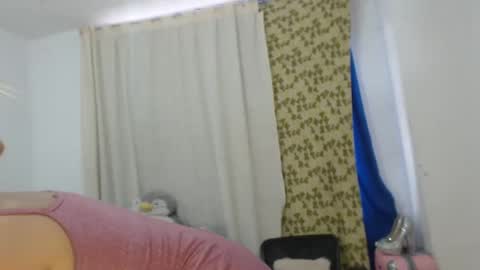 Snapshot of sex_forever77 chatting on 03.04.25 Karol y antony online show from 03.04.25