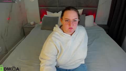 Snapshot of sex_puma chatting on 11.17.25 sex_puma online show from 11.17.25