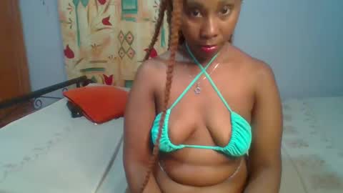 Snapshot of sexie_curvie chatting on 02.04.25 Maggie online show from 02.04.25