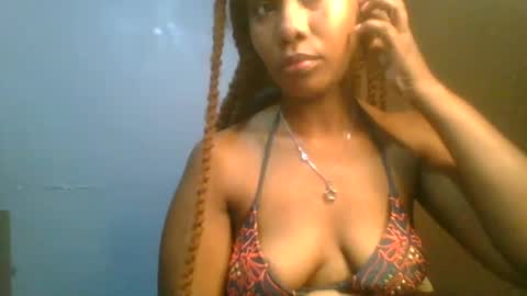 Snapshot of sexie_curvie chatting on 02.12.25 Maggie online show from 02.12.25