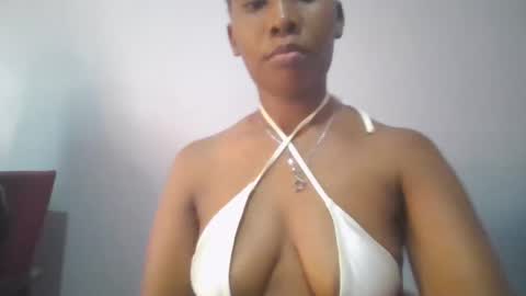 Snapshot of sexie_curvie chatting on 03.09.25 Maggie online show from 03.09.25