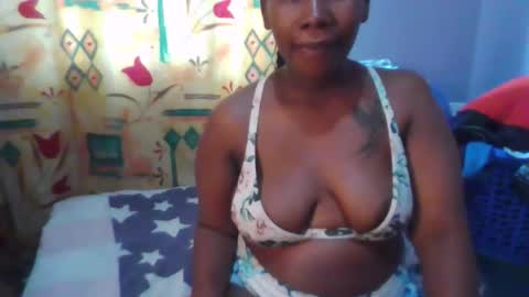 Snapshot of sexie_curvie chatting on 09.28.25 Maggie online show from 09.28.25