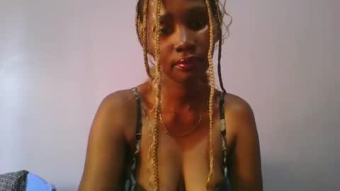 Snapshot of sexie_love chatting on 03.04.25 Nancy online show from 03.04.25
