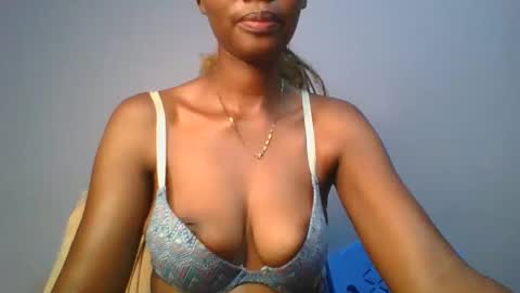 Snapshot of sexie_love chatting on 03.08.25 Nancy online show from 03.08.25