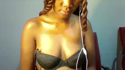 Snapshot of sexie_love chatting on 09.21.25 Nancy online show from 09.21.25