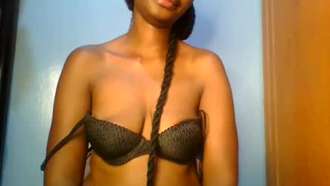 Snapshot of sexie_love chatting on 09.28.25 Nancy online show from 09.28.25