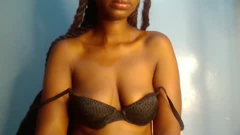 Snapshot of sexie_love chatting on 09.29.25 Nancy online show from 09.29.25