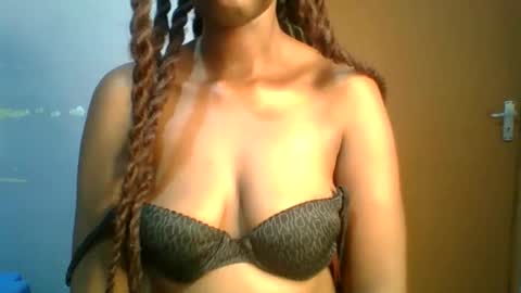 Snapshot of sexie_love chatting on 10.01.25 Nancy online show from 10.01.25