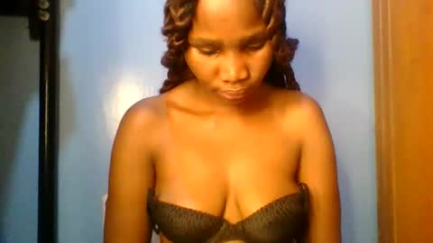 Snapshot of sexie_love chatting on 10.05.25 Nancy online show from 10.05.25