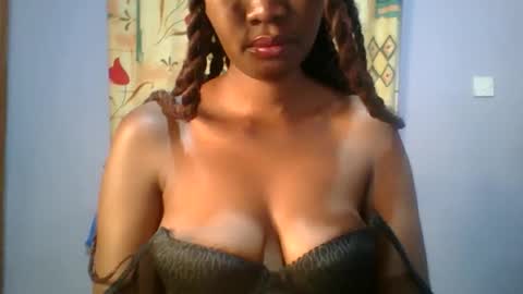 Snapshot of sexie_love chatting on 10.11.25 Nancy online show from 10.11.25