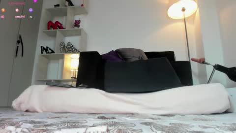 Snapshot of sexirose_19 chatting on 10.17.25 Rosa online show from 10.17.25