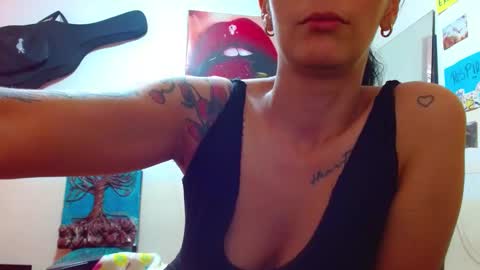 Snapshot of sexmilkdirty chatting on 02.26.25 sexmilkdirty online show from 02.26.25