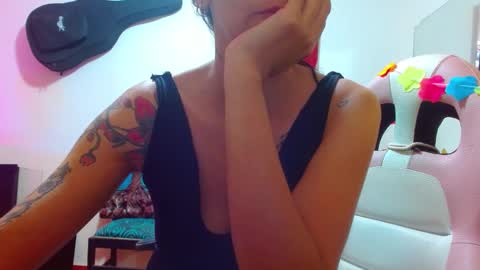 Snapshot of sexmilkdirty chatting on 02.27.25 sexmilkdirty online show from 02.27.25