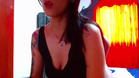 Snapshot of sexmilkdirty chatting on 09.26.25 sexmilkdirty online show from 09.26.25