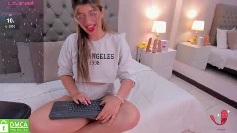 Snapshot of sexmilla_ chatting on 01.25.25 My name is sexmilla Dont forget to follow me online show from 01.25.25