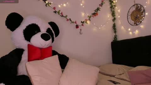 Snapshot of sextape_couple chatting on 09.15.25 Ask me online show from 09.15.25