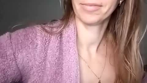 Snapshot of sexualangel chatting on 11.18.25 Verona online show from 11.18.25