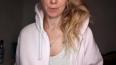 Snapshot of sexualangel chatting on 02.25.26 Verona online show from 02.25.26