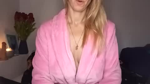 Snapshot of sexualangel chatting on 02.27.26 Verona online show from 02.27.26