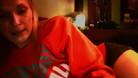 Snapshot of sexxileeah42o chatting on 06.13.26 Leeah CloudZzz online show from 06.13.26