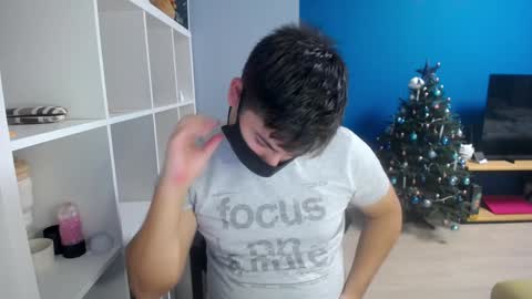 Snapshot of sexxxdickbig chatting on 12.25.24 Tommy online show from 12.25.24
