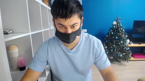 Snapshot of sexxxdickbig chatting on 12.29.24 Tommy online show from 12.29.24
