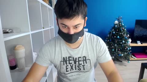 Snapshot of sexxxdickbig chatting on 01.04.25 Tommy online show from 01.04.25