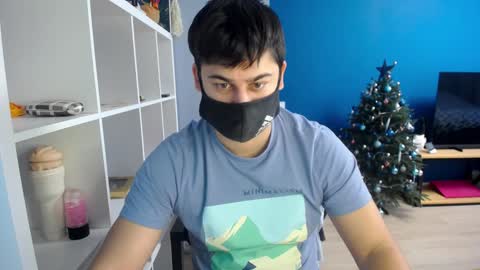 Snapshot of sexxxdickbig chatting on 01.19.25 Tommy online show from 01.19.25