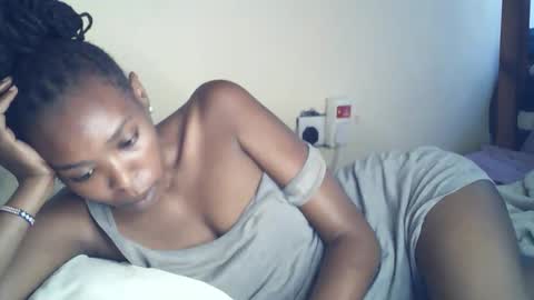 Snapshot of sexxy_curvy23 chatting on 04.24.26 sexxy_curvy23 online show from 04.24.26