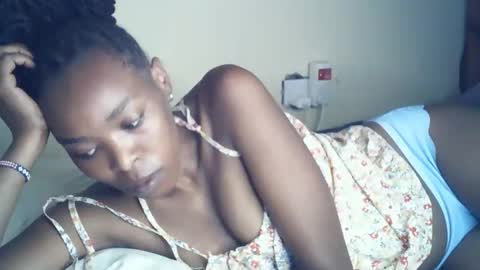 Snapshot of sexxy_curvy23 chatting on 04.25.26 sexxy_curvy23 online show from 04.25.26