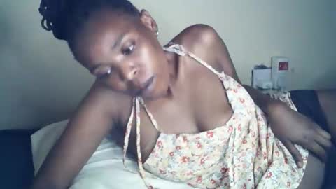 Snapshot of sexxy_curvy23 chatting on 04.25.26 sexxy_curvy23 online show from 04.25.26