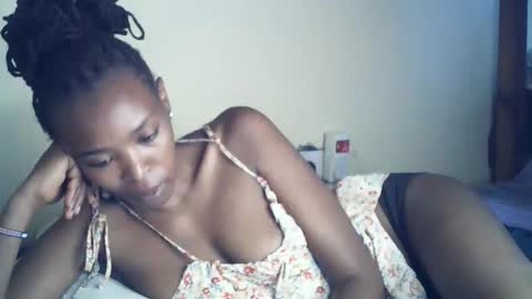 Snapshot of sexxy_curvy23 chatting on 04.29.26 sexxy_curvy23 online show from 04.29.26