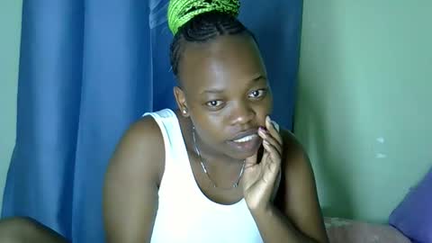 Snapshot of sexxybuttie chatting on 10.07.25 African Queen online show from 10.07.25