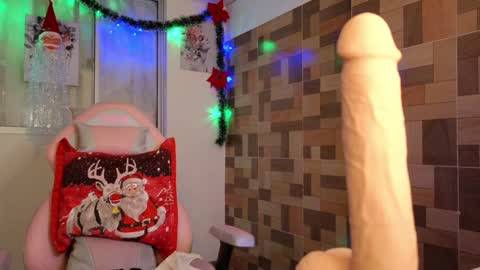 Snapshot of sexxylady__ chatting on 12.20.24 Angie online show from 12.20.24