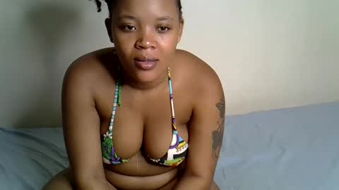 Snapshot of sexxythea_ chatting on 10.08.25 sexxythea_ online show from 10.08.25