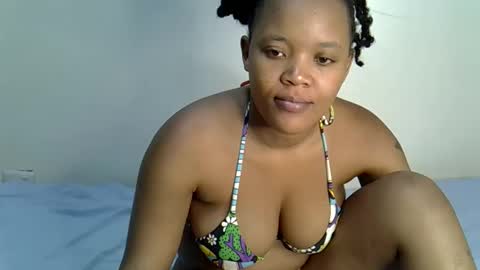 Snapshot of sexxythea_ chatting on 10.11.25 sexxythea_ online show from 10.11.25
