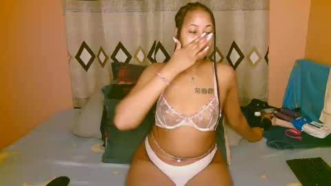 Snapshot of sexy_bluegirl chatting on 09.17.25 sexy_bluegirl online show from 09.17.25