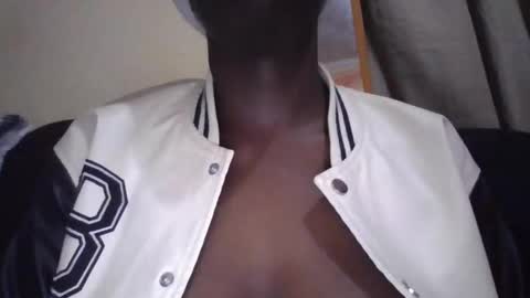 sexy_butty01 online show from 12.16.25