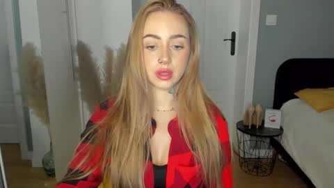 Snapshot of sexy_coralie chatting on 04.22.26 C o r a l i e online show from 04.22.26