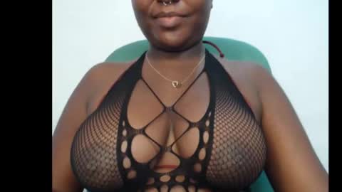 Snapshot of sexy_ebony12 chatting on 11.26.25 Racheal online show from 11.26.25