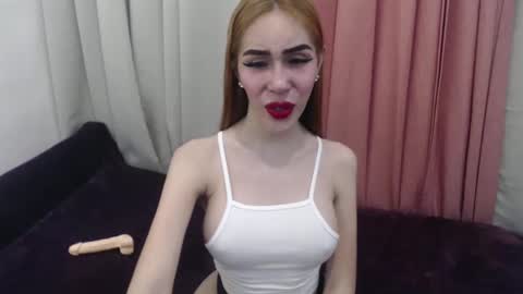 Snapshot of sexy_emily92 chatting on 01.28.25 sexy_emily92 online show from 01.28.25