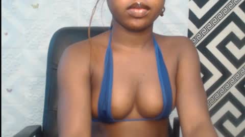 Snapshot of sexy_floral chatting on 10.08.25 Angela online show from 10.08.25