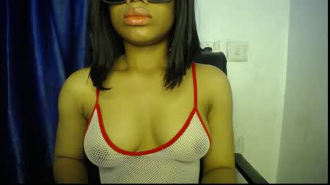 Snapshot of sexy_goddess_pet chatting on 07.22.26 Ella online show from 07.22.26