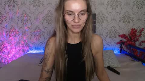 Snapshot of sexy_juliaxo chatting on 09.19.25 Sexy Juliaxo online show from 09.19.25
