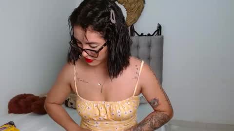 Snapshot of sexy_lia_latina chatting on 10.05.25 Celeste online show from 10.05.25