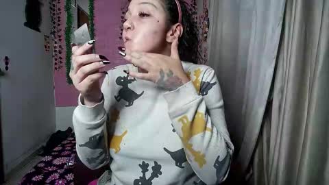 sexy lolas online show from 12.21.25