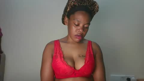 sexy_lyna online show from 12.16.25