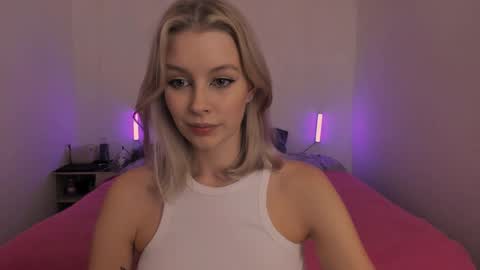 Snapshot of sexy_misses19 chatting on 12.04.24 Ellie Mia online show from 12.04.24
